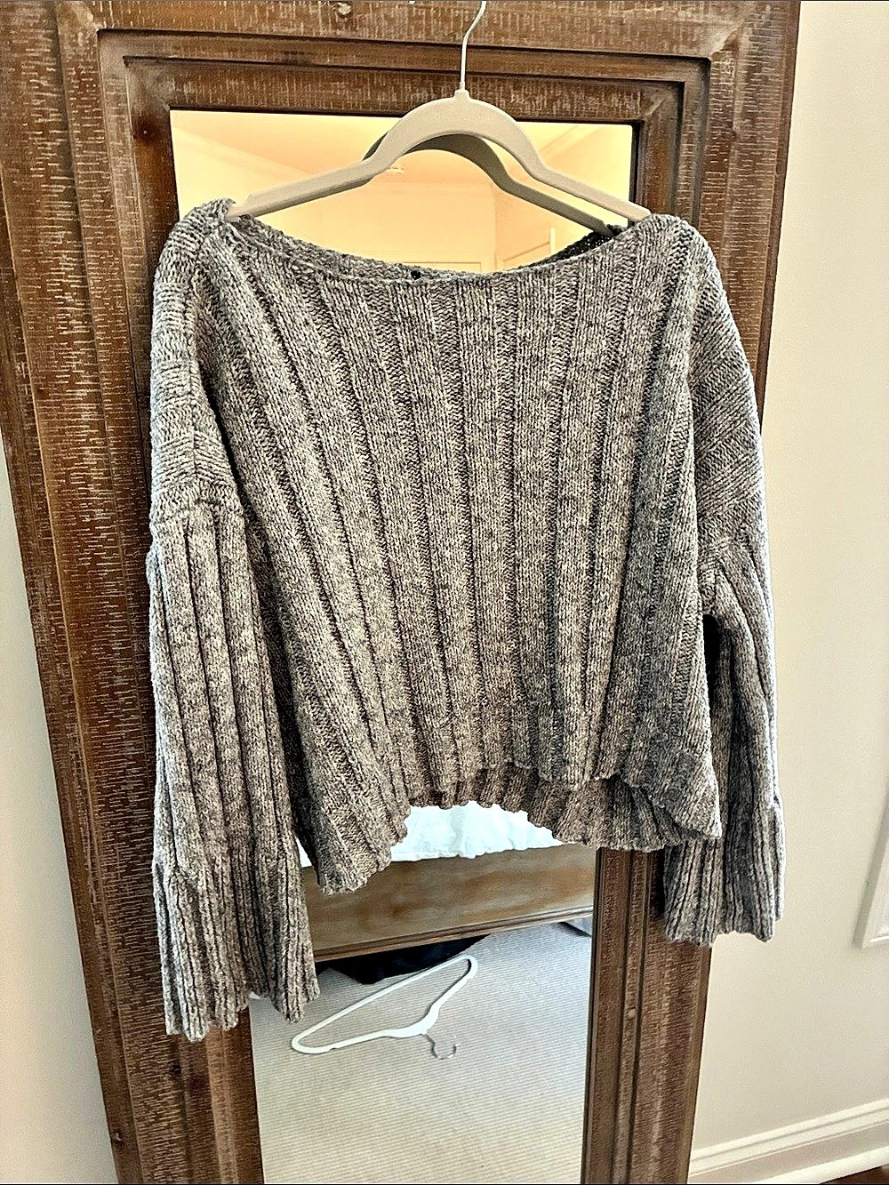Ribbed Cropped Sweater in Gray Like New